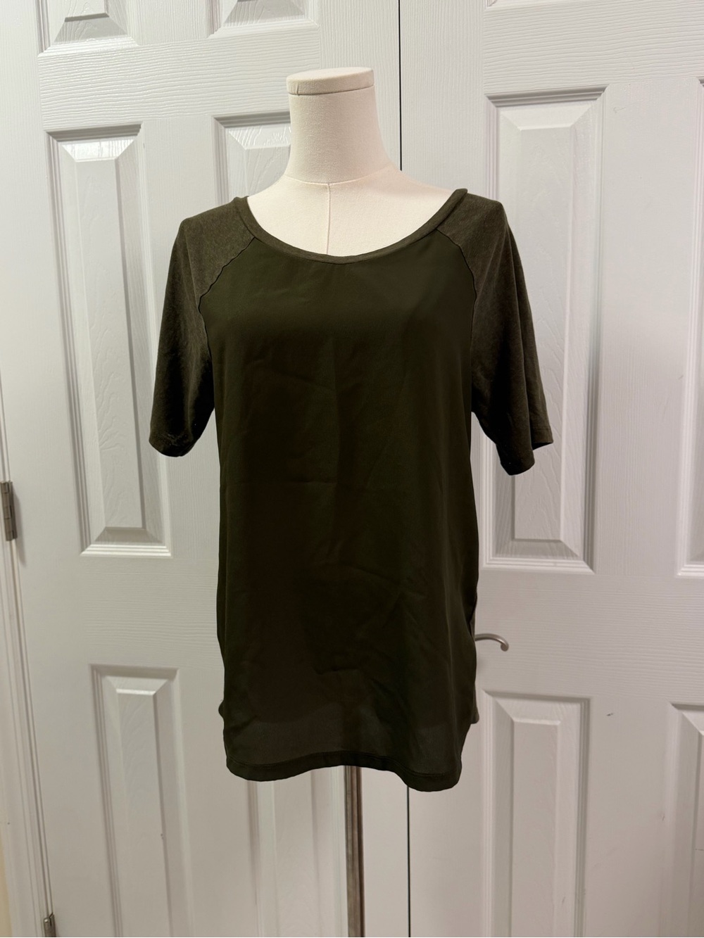 Banana Republic Olive Green Mixed Fabric Short Sleeve Top Size Small